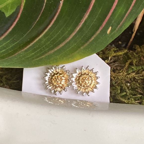 Jewelry - Sunflower earrings  ITEMS $8 or less BOGO . Bundle I will discount.